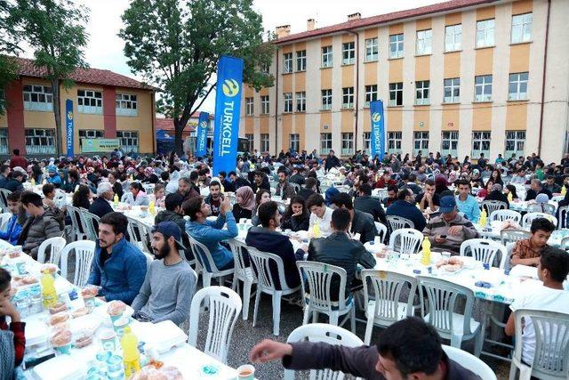 Aksaray Belediyesi 5 Bin Kişiye İftar Yemeği Verdi