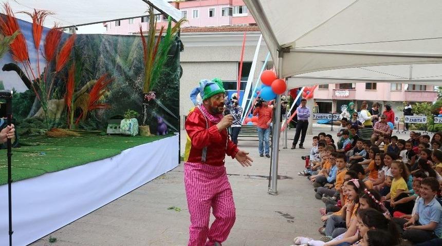 Ak&ccedil;akoca Belediyesinden &Ouml;ğrencilere Karne Şenliği