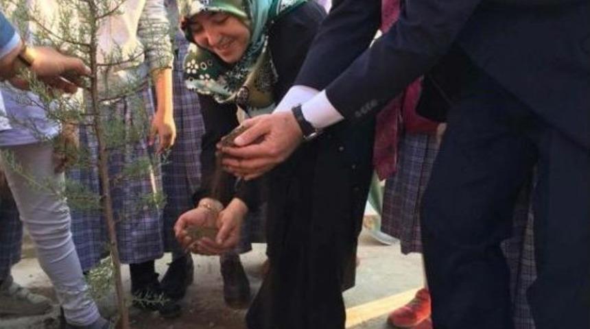 Eşi Istifa Eden Rekt&ouml;r Bağ, Faturayı Personele Kesti