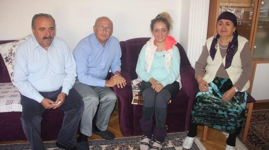 Chp&rsquo;li &Ccedil;akır&ouml;zer, Friedreich Ataksisi Hastası G&uuml;l&ccedil;in Karausta İ&ccedil;in Sağlık Bakanlığı&rsquo;na &Ccedil;ağrıda Bulundu