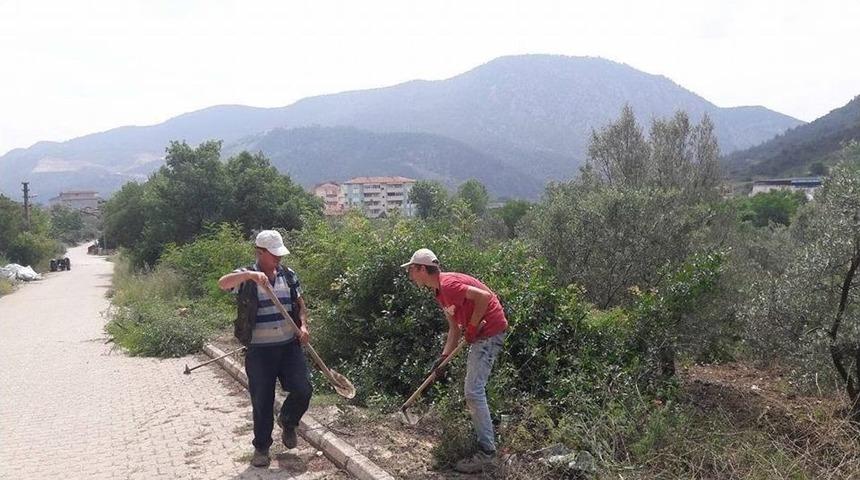 Bayırk&ouml;y&rsquo;de Mezarlık Temizleme &Ccedil;alışmaları Devam Ediyor