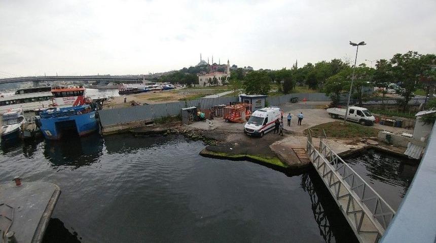 Unkapanı K&ouml;pr&uuml;s&uuml;nde İntihar Girişimi