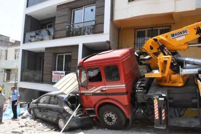 Kamyonun Freni Boşaldı, Facianın Eşiğinden Dönüldü