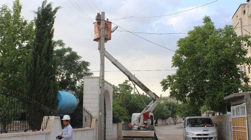 Şiddetli R&uuml;zgar Elektrik Tellerini Kopardı