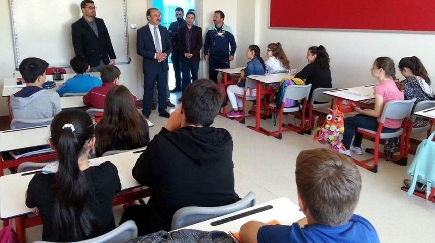 Vali Yurtna&ccedil;, &Ccedil;&ouml;z&uuml;m Koleji &Ouml;ğrencileriyle Bir Araya Geldi