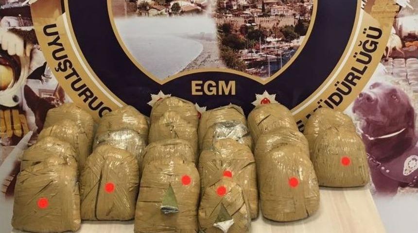 Kamyon Lastiği İ&ccedil;inden 20 Kilo Esrar &Ccedil;ıktı