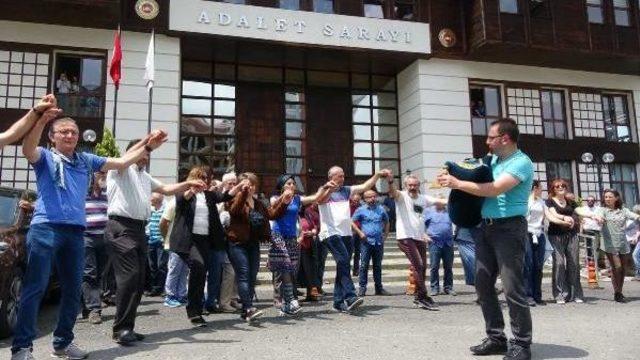 Yeşil Yol Karşıtlarının Yargılandığı Dava Horonlarla, Türkülerle Başladı