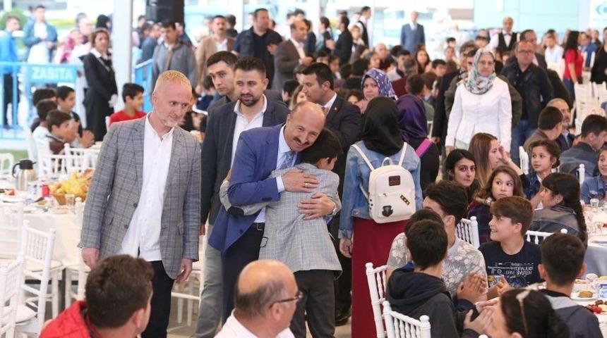 Sultangazi Belediyesi&rsquo;nden &Ouml;ğrencilere İftar