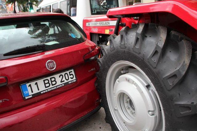 Yeni Aldığı Ve Daha Plakası Dahi Takılmayan Trakt&ouml;rle Kaza Yaptı 1