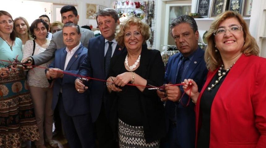 Manisalı Kadınlardan Yıl Sonu Sergisi