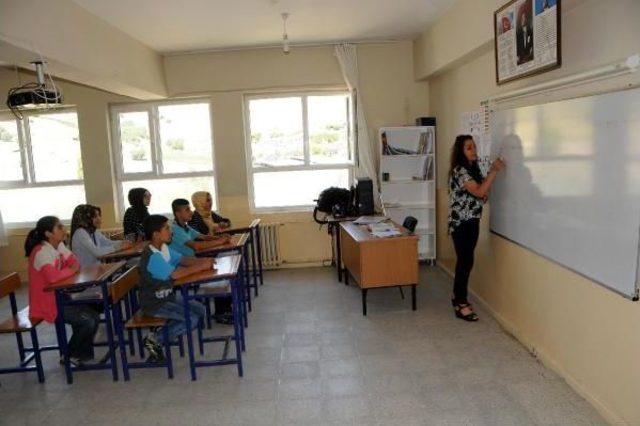 Tunceli'deki Sarıbalta Ortaokulu Teog'da Köy Okulları Birincisi