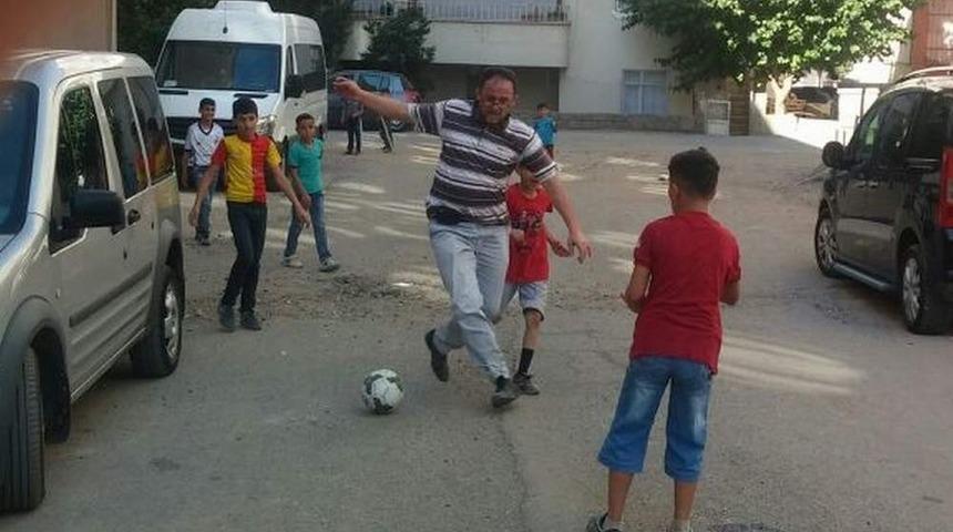 Siirtli Gen&ccedil;ler Belediyeden Halı Saha İstiyor