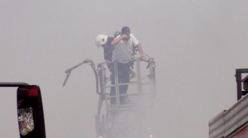 Şanlıurfa&rsquo;Da Gıda Deposunda Yangın