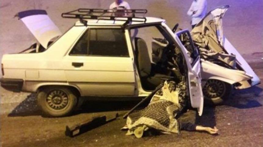 Artvin&rsquo;de Trafik Kazası: 2 &Ouml;l&uuml;, 1 Yaralı
