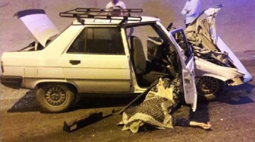 Artvin'de Iki Otomobil T&uuml;nelde &Ccedil;arpıştı: 2 &Ouml;l&uuml;, 1 Yaralı