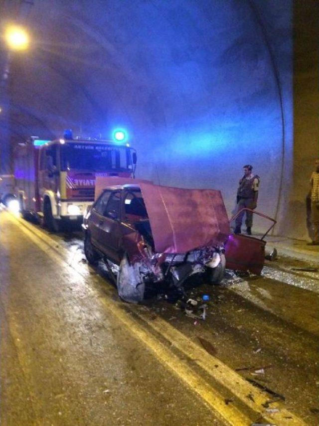 Artvin'de Iki Otomobil Tünelde Çarpıştı: 2 Ölü, 1 Yaralı