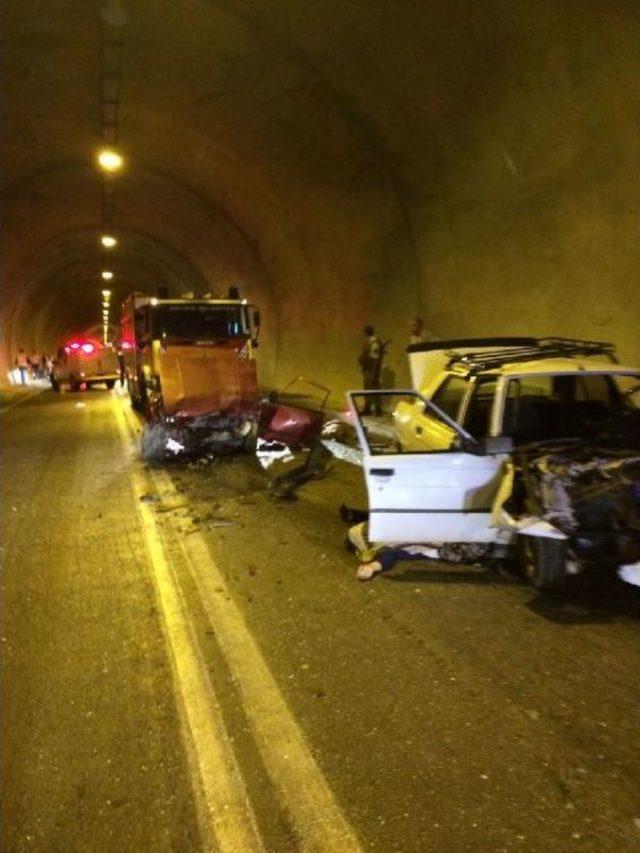 Artvin'de Iki Otomobil Tünelde Çarpıştı: 2 Ölü, 1 Yaralı