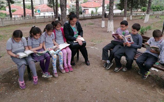 Veliler &Ccedil;ocuklarıyla Kitap Okudu 2
