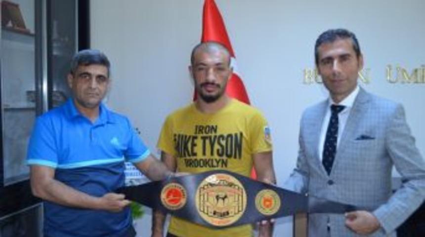 Adıyaman Kick Boksda Altın Kemeri Kaptı