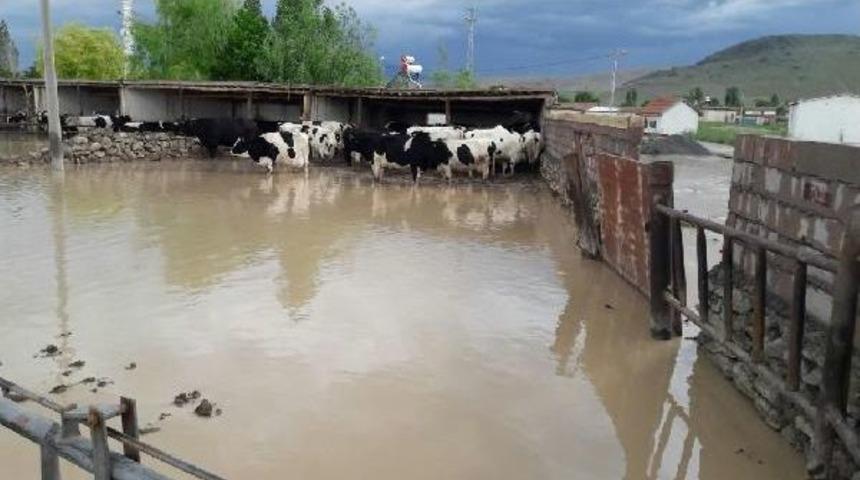 Dere Taştı, K&ouml;y Sular Altında Kaldı