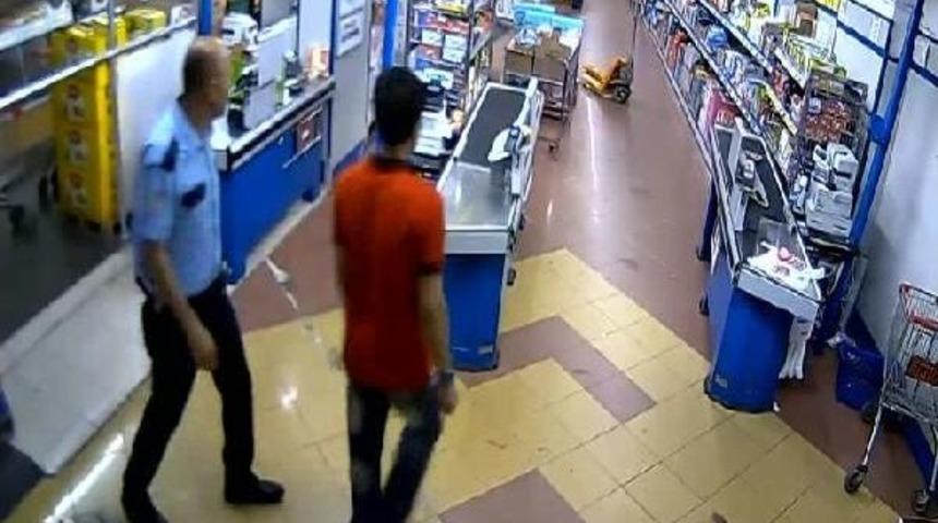 Karton Atık I&ccedil;in Market &Ccedil;alışanına Darp Iddiası