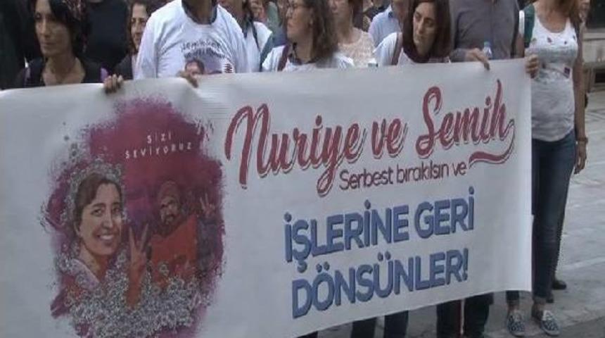 Kadık&ouml;y'de Nuriye G&uuml;lmen Ve Semih &Ouml;zak&ccedil;a'ya Destek Eylemi