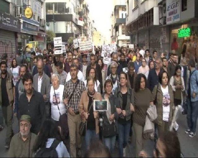 Kadıköy'de Nuriye Gülmen Ve Semih Özakça'ya Destek Eylemi