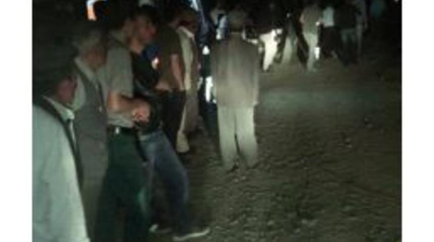 Minib&uuml;s Botan &Ccedil;ayı&rsquo;na U&ccedil;tu: 2 &Ouml;l&uuml;, 2 Kayıp