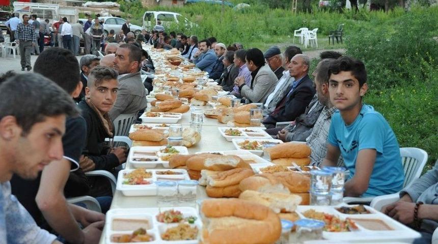 Kaymakamlıktan K&ouml;y Meydanında İftar Programı