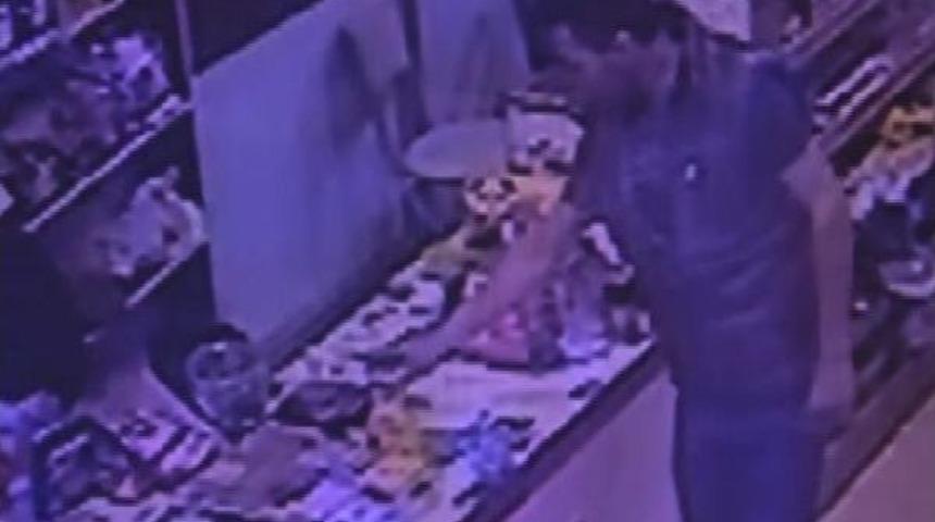 Marketteki Hırsızlık G&uuml;venlik Kamerasında