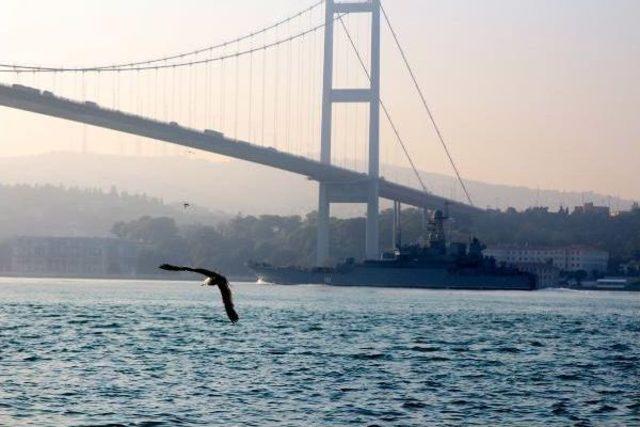 Rus Savaş Gemisi İstanbul Boğazı ndan Ge&ccedil;ti 1