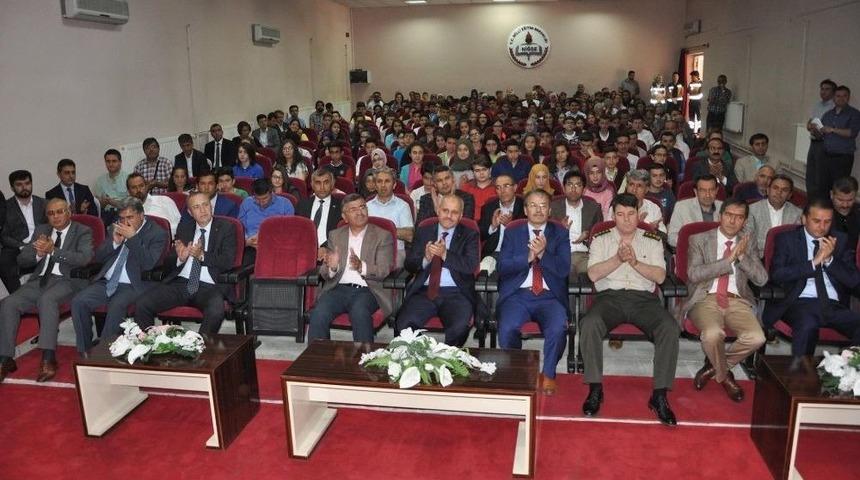 Başarılı &Ouml;ğrenciler &Ouml;d&uuml;llendirildi