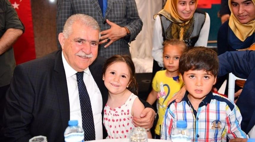 Kimsesiz &Ccedil;ocuklar İftarda Buluştu