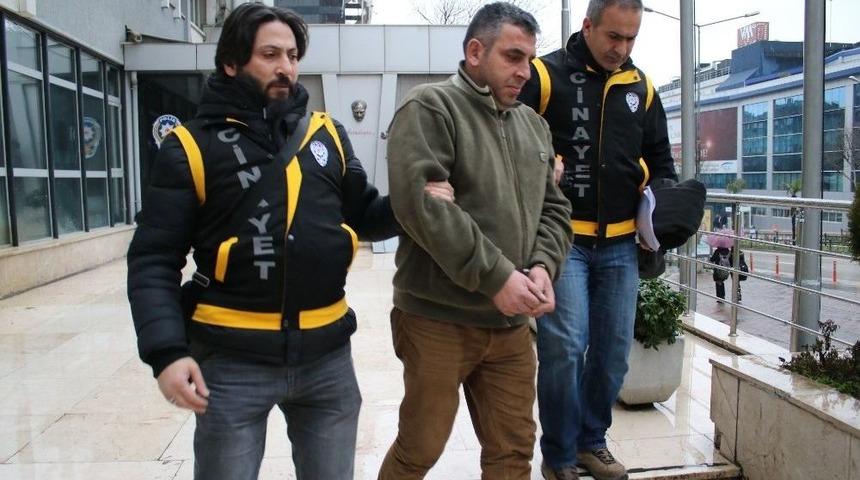 Belgeselde İzlemiş Arkadaşını Parçalara Bölerek Öldürmüş...