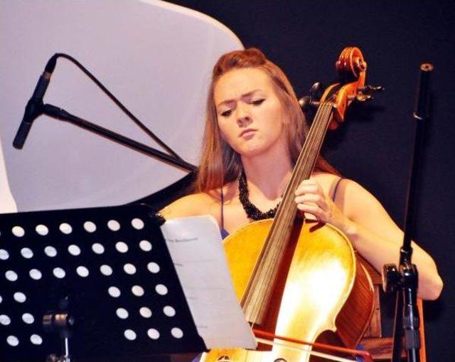 Trio İmmersio'dan Klasik Müzik Ziyafeti