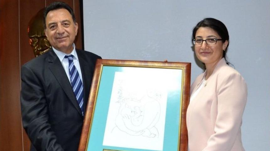 İlker &Ccedil;elikcan Hastanesine "bebek Dostu" Unvanı