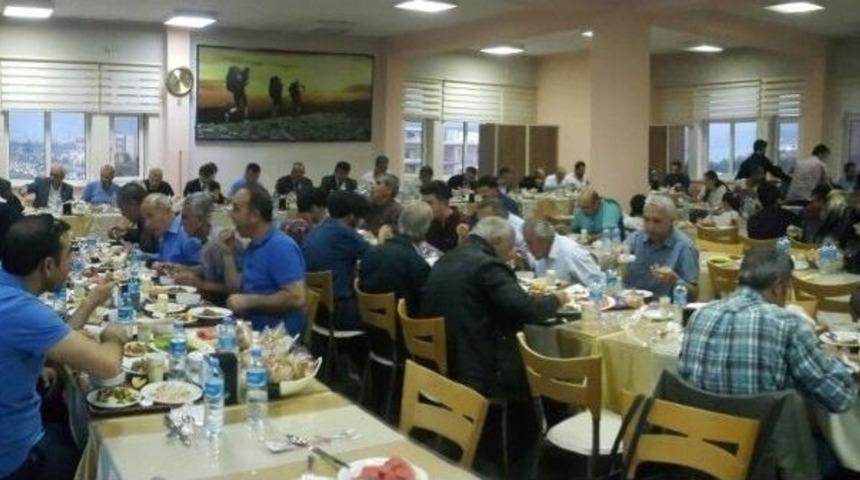 Yy&uuml; Personeli İftarda Bir Araya Geldi