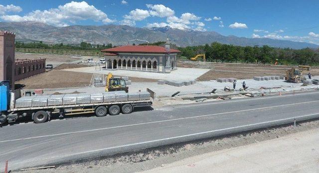 Pir Sami Hz. Türbe Caminin Çevre Düzenlemesine Başlandı