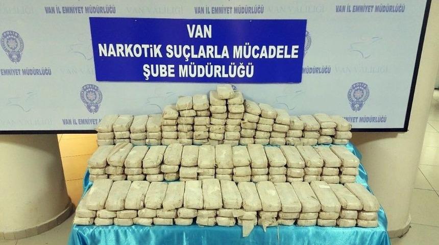 Zeyna Zehir Tacirlerine Ge&ccedil;it Vermiyor