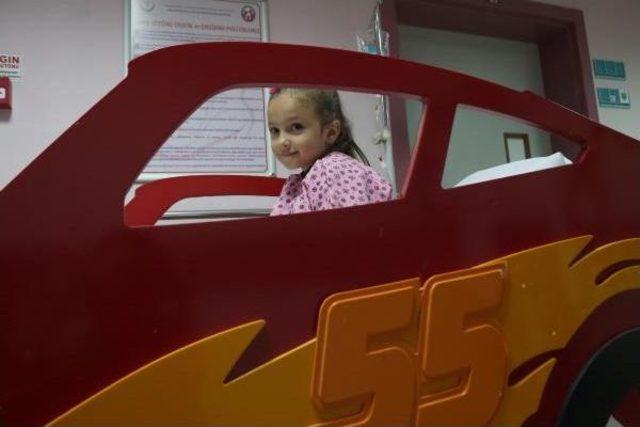 &Ccedil;ocukların Ameliyat Korkusu  otomobil Sedye  Ile Yenildi 3