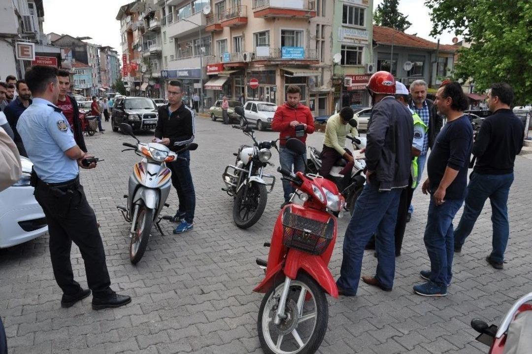 Simav&rsquo;da Plakasız Motosikletler Toplatılıyor