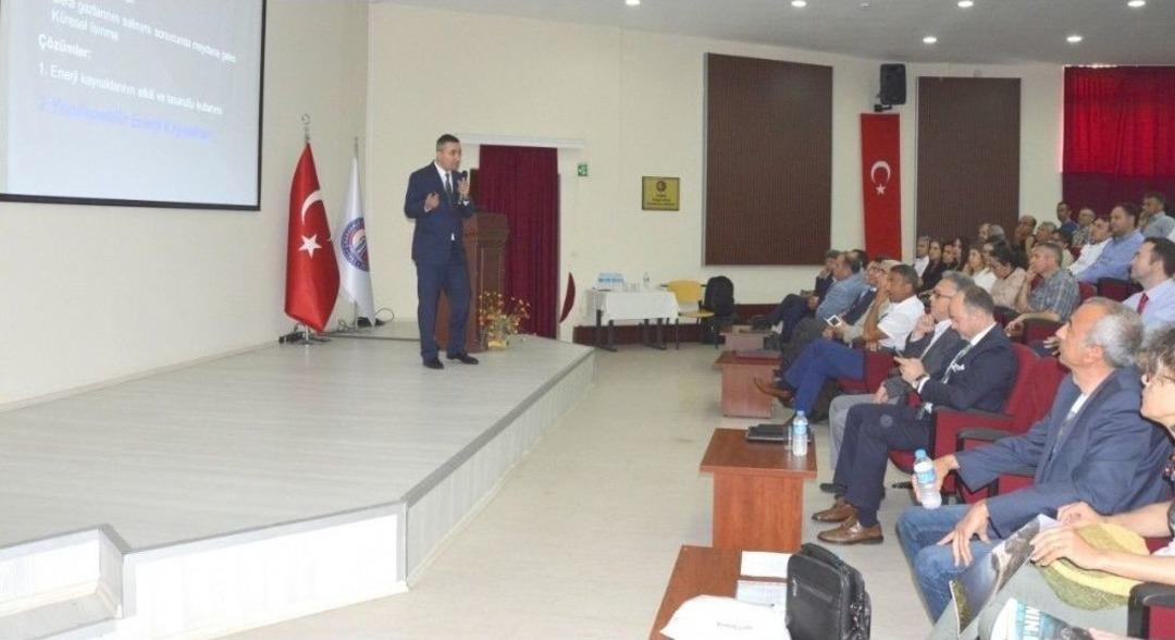 &lsquo;yenilenebilir Enerji Teknolojileri Ve Elektrik Sistemine Entegrasyonları&rsquo; Semineri &Ccedil;om&uuml;&rsquo;de Yapıldı