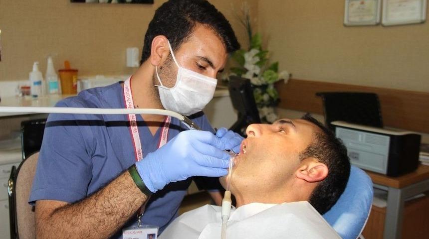 Diş Taşlarını 6 Ayda Bir Temizletin