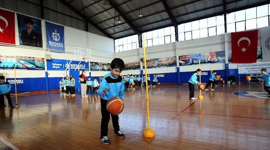 &Uuml;cretsiz Spor Okulları Yaz Sezonunda Da Devam Edecek