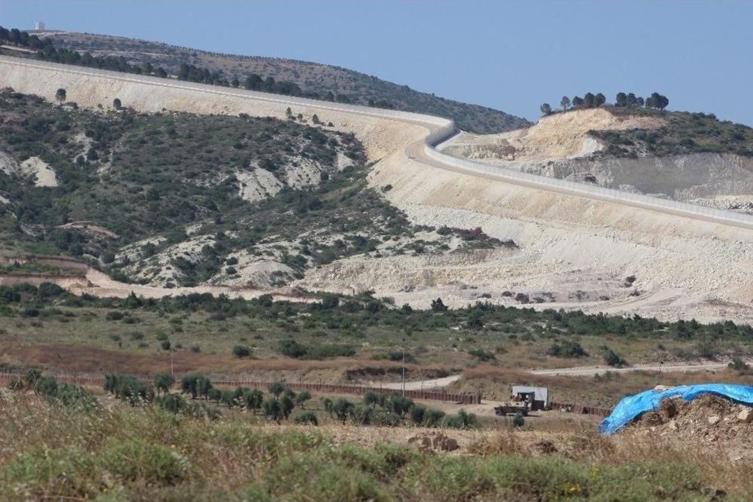 Suriye Sınırında Duvar Yapımı Hızla S&uuml;r&uuml;yor