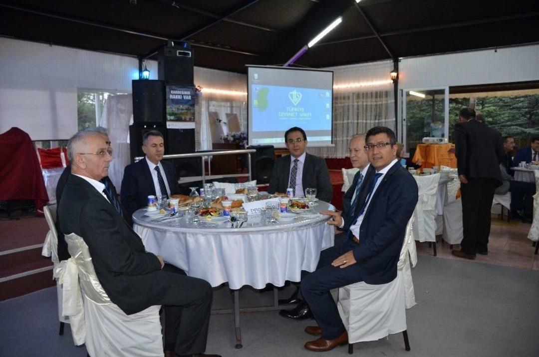 Bilecik İl M&uuml;ft&uuml;l&uuml;ğ&uuml; Ve Diyanet Vakfı Bilecik Şubesinden İftar