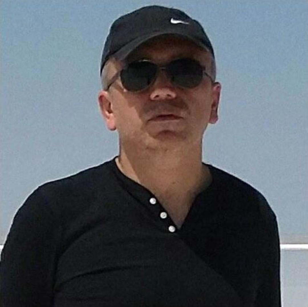 Eşinin &Ouml;l&uuml;s&uuml;n&uuml; Buldu