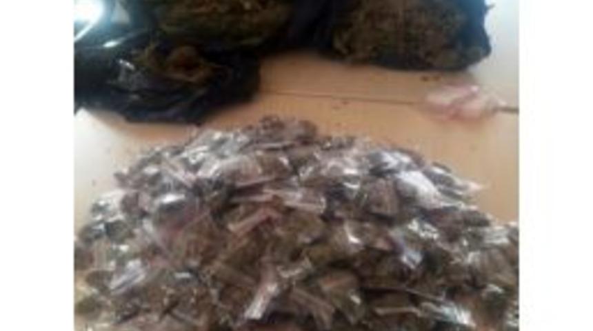 Adana&rsquo;da Bir Evde 4 Kilo 450 Gram Esrar Ele Ge&ccedil;irildi