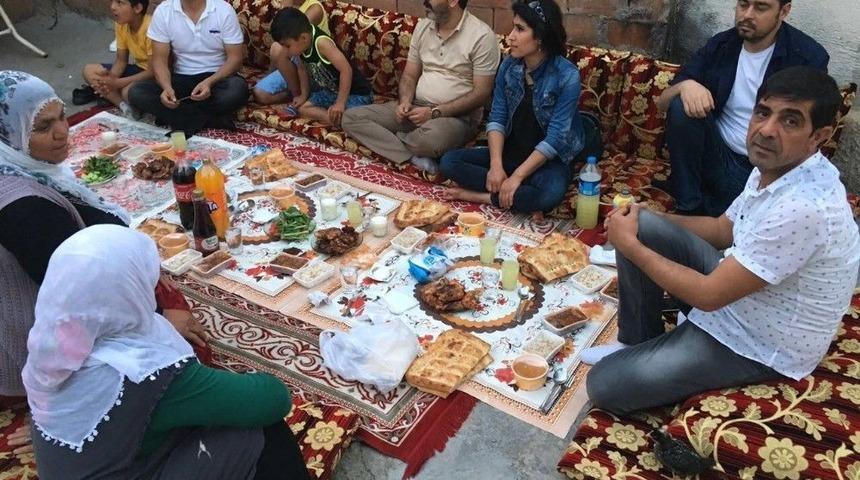 Ak Parti Bağlar Teşkilatından &Ouml;rnek Davranış