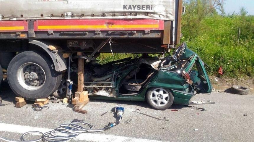 Sakarya&rsquo;da Feci Kaza: 1 &Ouml;l&uuml;